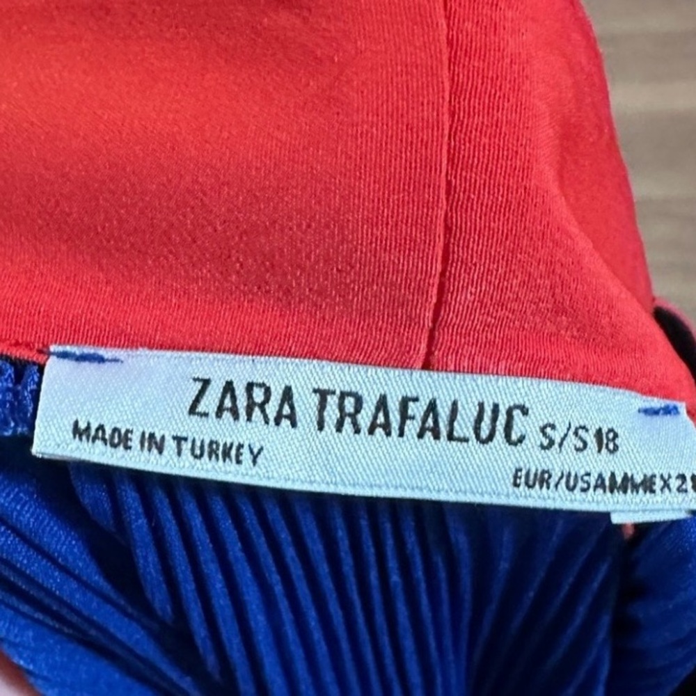 ZARA Trafaluc Pleated Maxi Dress Blue Red Colorblock Size M Flowing Chic - Picture 4 of 4